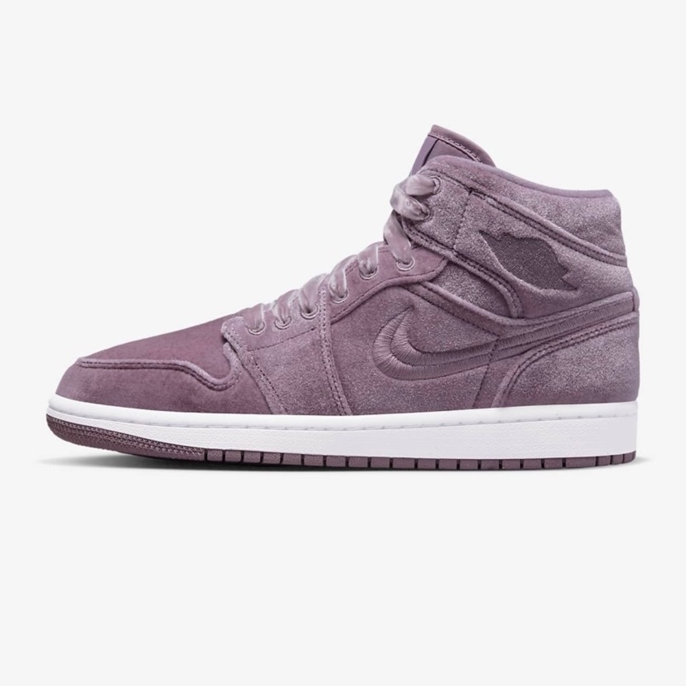 New in Box Air Jordan 1 Mid SE Women’s in Velvet